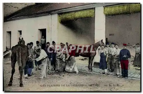 Cartes postales Cheval Equitation Hippisme La forge Marechal Ferrant Militaria