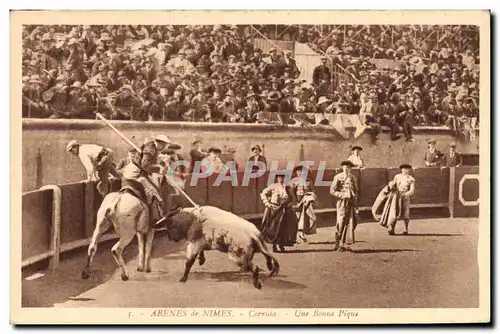 Cartes postales Corrida Course de taureaux Arenes de Nimes Une bonne pique