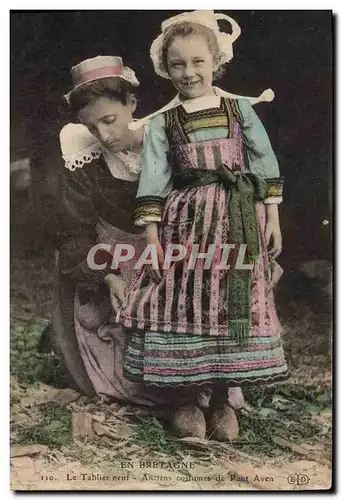 Cartes postales Folklore Bretagne Le tablier neuf Anciens costumes de Pont Aven Enfant