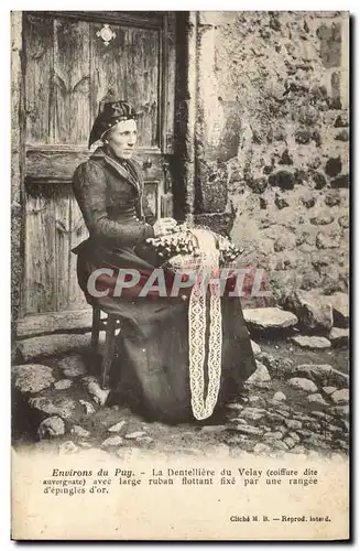 Cartes postales Folklore Dentelle Dentelliere Environs du Puy La dentelliere du Velay Coiffure dite Auvergnate a