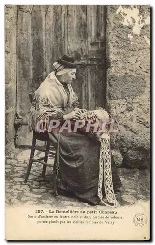 Cartes postales Folklore Dentelle Dentelliere au petit chapeau