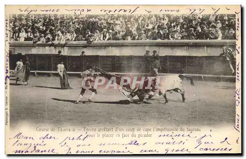 Cartes postales Corrida Course de taureaux Torero arretant d&#39un coup de cape l&#39impetuosite du taureau pour