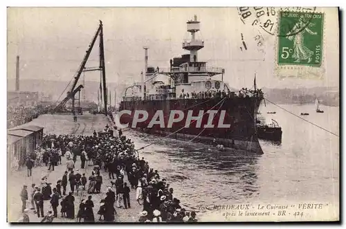Cartes postales Bateau de Guerre Bordeaux Le cuirasse Verite apres le lancement