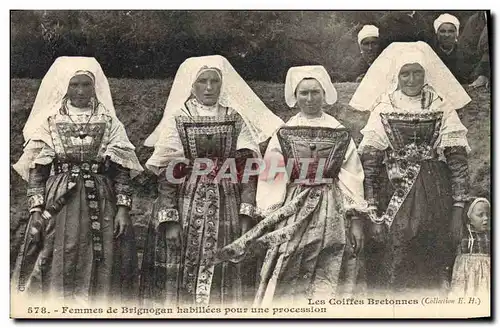 Ansichtskarte AK Folklore Femmes de Brignogan habillees pour une procession