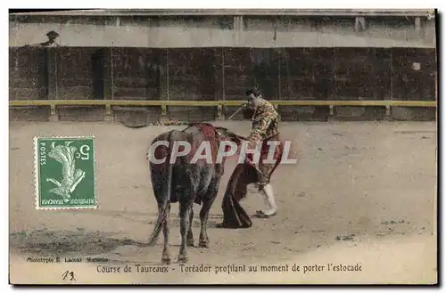 Ansichtskarte AK Corrida Course de taureaux Toreador profitant au moment de porter l&#39estocade