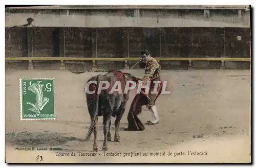 Cartes postales Corrida Course de taureaux Toreador profitant au moment de porter l&#39estocade