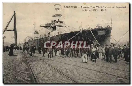 Ansichtskarte AK Bateau de Guerre Bordeaux Cuirasse La Verite apres son lancement le 28 mai 1907