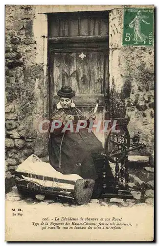 Ansichtskarte AK Folklore Dentelle Dentelliere La devideuse de chanvre et son rouet Type de la paysanne des Haute