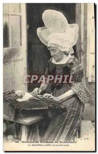 Cartes postales Folklore Dentelle Dentelliere coiffee du bonnet rond Normandie