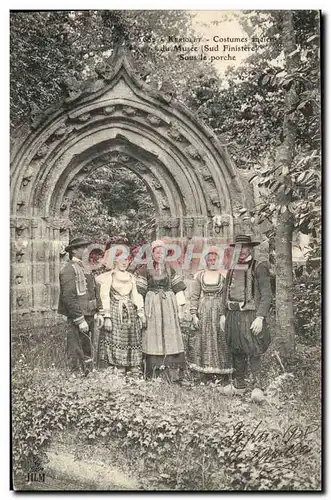 Ansichtskarte AK Folklore Keriolet Costumes anciens du musee Sous le porche