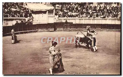 Cartes postales Corrida Course de taureaux Une bonne pose de banderilles