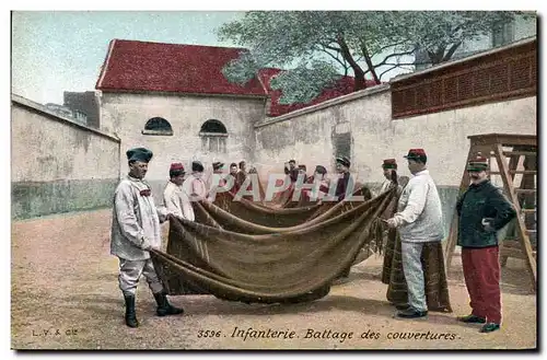 Ansichtskarte AK Militaria LVC Infanterie Battage des couvertures
