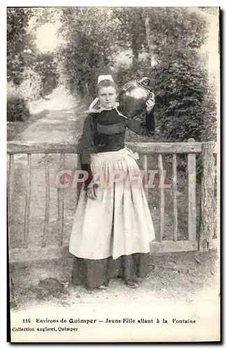 Cartes postales Folklore Environs de Quimper Jeune fille allant a la fontaine