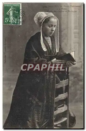 Cartes postales Folklore Jeune fille de St Thegonnec a la messe