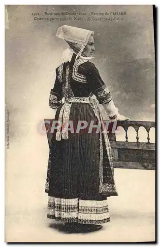 Cartes postales Folklore Environs de Douarnenez Femme de Ploare Costume porte pour le pardon de Ste Anne la Palu