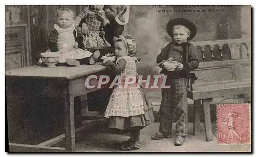 Cartes postales Folklore Autour du chaudron de bouillie Enfants des environs de Quimper