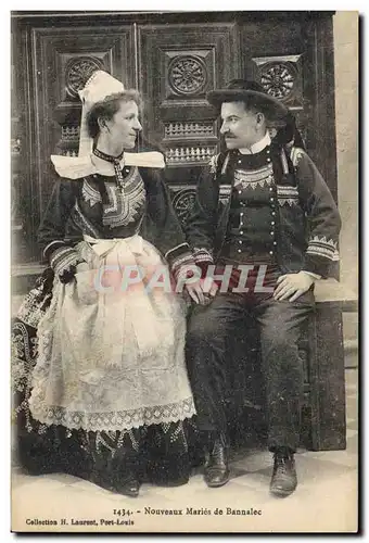 Cartes postales Folklore Nouveaux maries de Bannalec Mariage