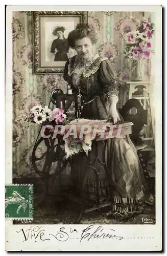 Cartes postales Fantaisie Femme Machine a coudre