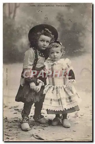 Cartes postales Folklore Jeunes Bretons Frere et soeur Enfants