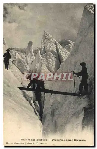 Cartes postales Alpinisme Glacier des Bossons Traversee d&#39une crevasse