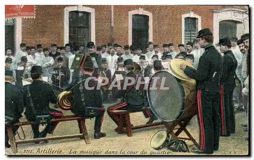 Cartes postales Militaria Artillerie La musique dans la cour du quartier