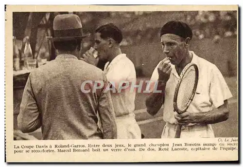 Ansichtskarte AK Tennis Tennis La Coupe Davis a Roland Garros Jean Borotra mange du sucre Marcel Bernard boit un