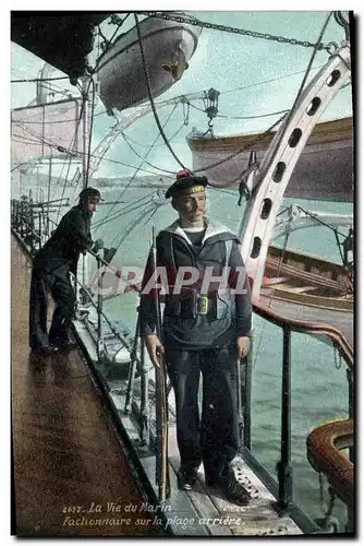 Cartes postales Militaria La vie du marin Factionnaire sur la plage arriere