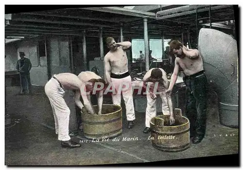 Cartes postales Militaria La vie du marin La toilette