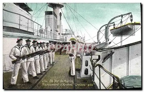 Cartes postales Militaria La vie du marin Maniement d&#39armes Croisez ette