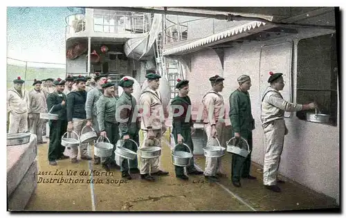 Cartes postales Militaria La vie du marin Distribution de la soupe
