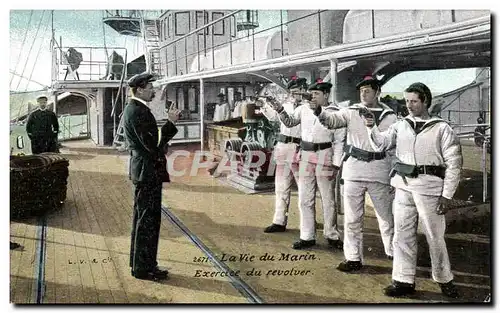 Cartes postales Militaria La vie du marin Exercice au revolver