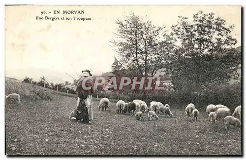 Cartes postales Folklore En Morvan Une bergere et son troupeau