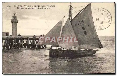 Cartes postales Phare Trouville Barque de peche rentrant au port