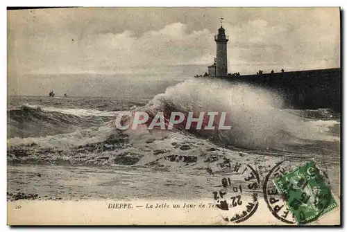 Ansichtskarte AK Phare Dieppe La jetee un jour de tempete