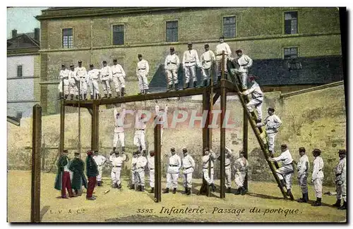 Cartes postales Militaria Infanterie Passage du portique