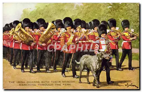 Cartes postales Militaria The Irish guards with their mascot Chien