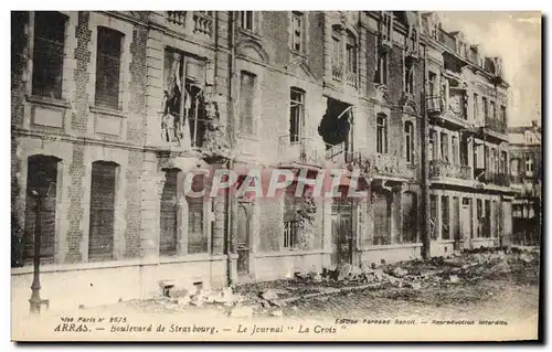 Ansichtskarte AK Journaux Journal Arras Boulevard de Strasbourg Le Journal La Croix Militaria