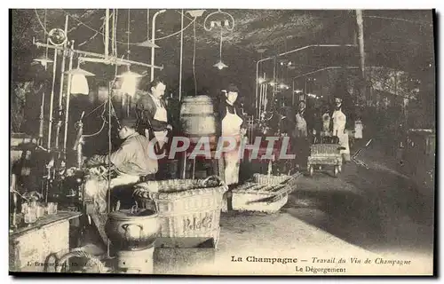 Cartes postales Folklore Vigne Vendanges Champagne Travail du vin Le degorgement TOP