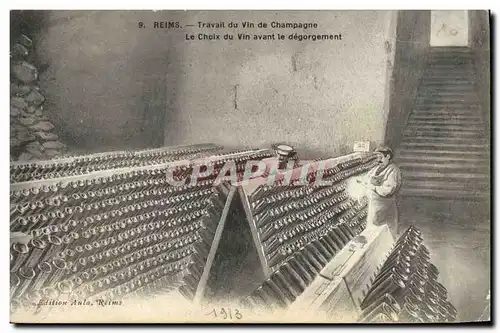 Cartes postales Folklore Vigne Vendanges Reims Travail de vin de Champagne Le choix du vin avant le degorgement