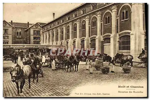 Cartes postales Folklore Vin Vignobles Champagne Moet et Chandon Reception des bouteilles