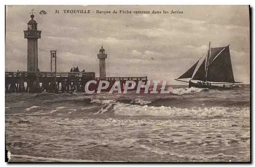 Cartes postales Phare Trouville Barque de peche rentrant dans les jetees Bateau