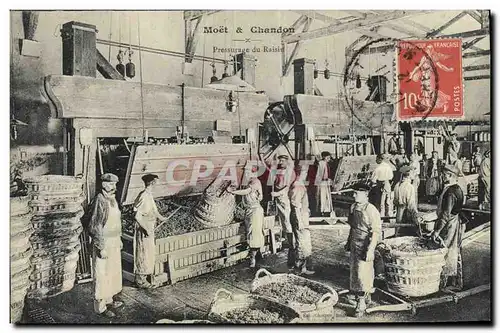 Cartes postales Folklore Vin Vendange Champagne Moet & Chandon Pressurage du raisin