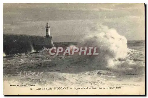 Cartes postales Phare Les Sables d&#39Olonne Vague allant se briser sur la grande jetee