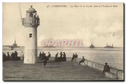 Cartes postales Phare de la Grande jetee et l&#39escadre en rade Cherbourg Bateaux
