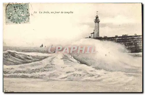 Cartes postales Phare La jetee un jour de tempete