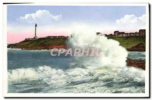 Cartes postales Phare Biarritz Effet de vagues Dans le fond le phare