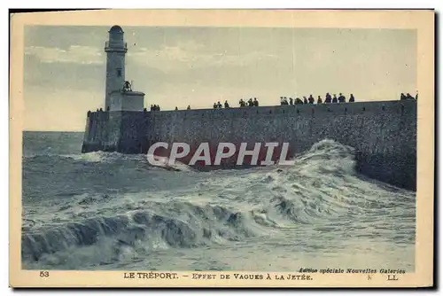Cartes postales Phare Le Treport Effet de vagues a la jetee