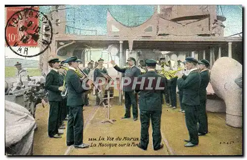 Cartes postales Militaria La vie du Marin La musique sur le pont