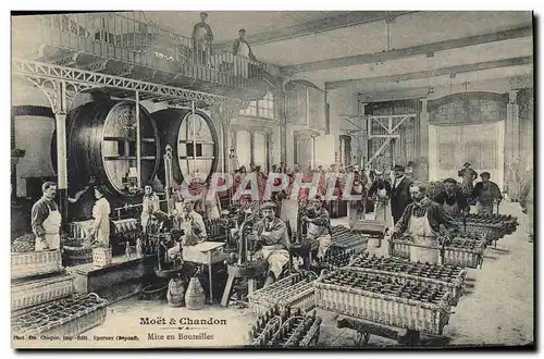 Cartes postales Folklore Vigne Vin Vendanges Champagne Moet & Chandon Mise en bouteilles