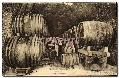 Cartes postales Folklore Vigne Vin Vendanges Champagne Moet & Chandon Vins en reserve